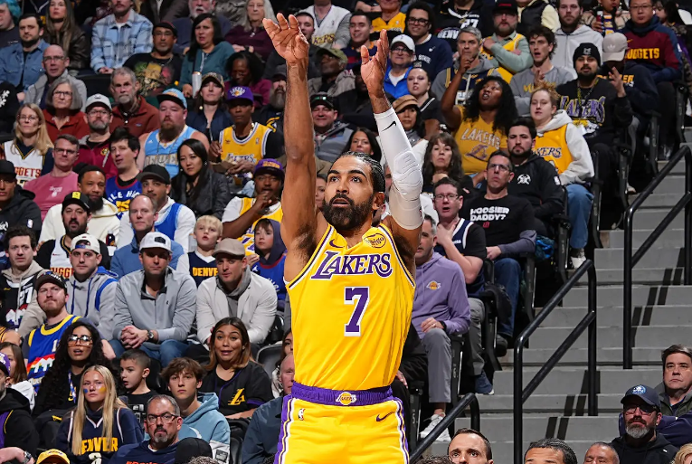 世界杯手机观看app下载-一点作用都没有!湖人替补后场拿着千万合同表现还不如底薪球员?