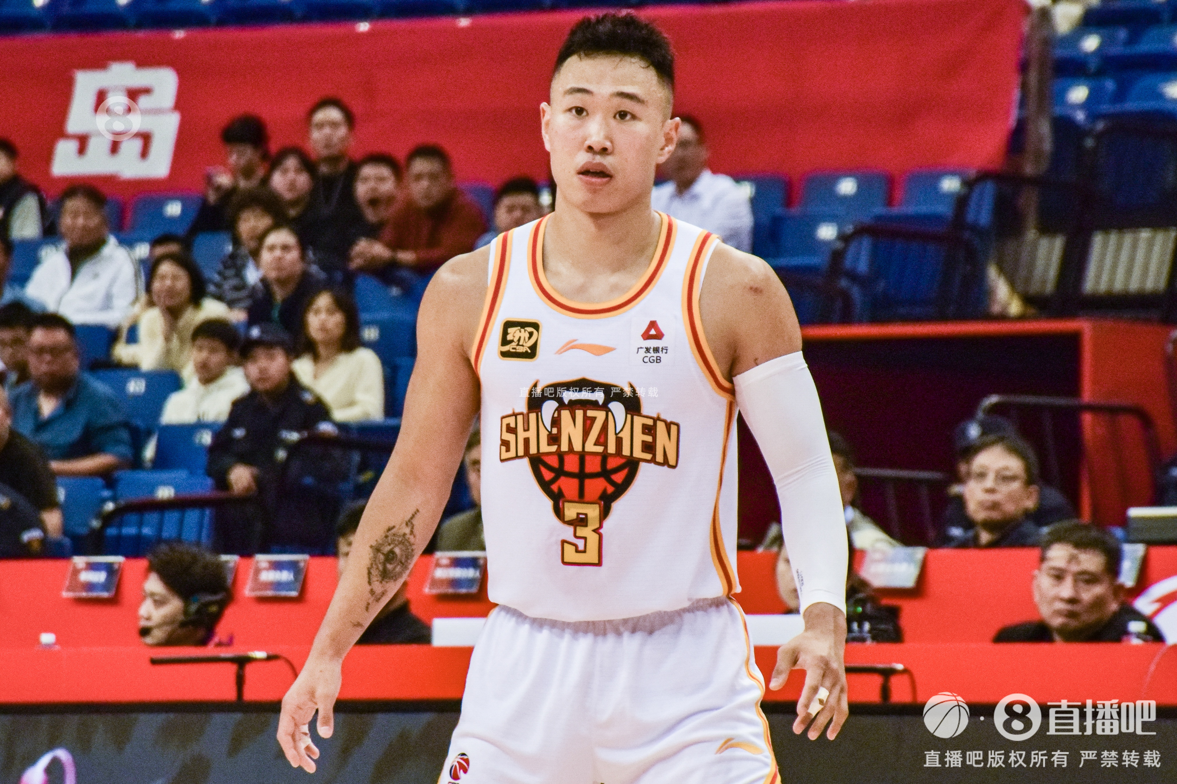 世界杯直播软件下载官网手机版-双枪！贺希宁半场13中6砍14分 史密斯半场9中5砍18分&amp;第二节15分